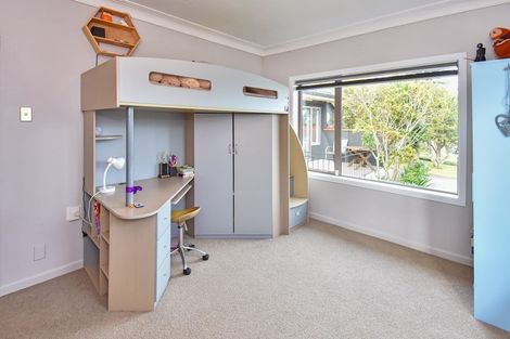 Photo of property in 41 Youngs Road, Papakura, 2110