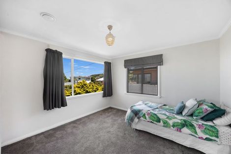 Photo of property in 4 Pekanga Road, Normandale, Lower Hutt, 5010