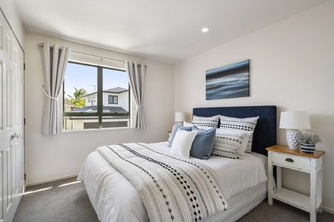 Photo of property in 15 Arirang Rise, Pinehill, Auckland, 0632