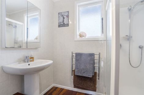 Photo of property in 14 Karamu Street, Te Atatu Peninsula, Auckland, 0610