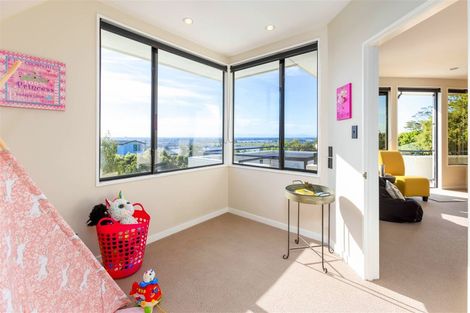 Photo of property in 9a Janice Place, Mount Pleasant, Christchurch, 8081