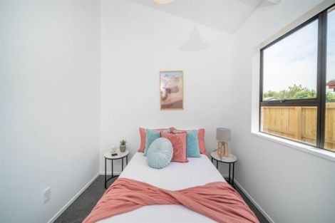 Photo of property in 2/92c Englefield Road, Northwood, Christchurch, 8051