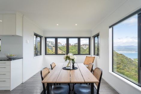 Photo of property in 7 Forbes Lane, Newlands, Wellington, 6037