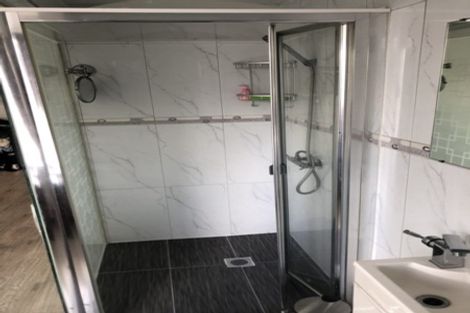 Photo of property in 2/18 Reid Road, New Lynn, Auckland, 0600