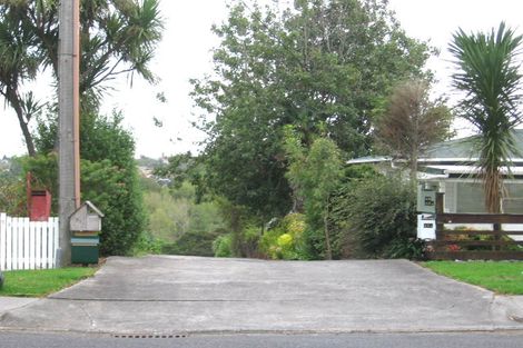 Photo of property in 51 Buscomb Avenue, Henderson, Auckland, 0610