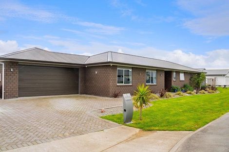 Photo of property in 1 Routhan Way, Carterton, 5713