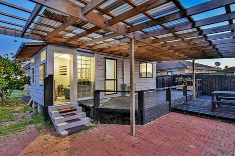 Photo of property in 2/12 Taitimu Drive, Weymouth, Auckland, 2103