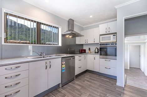 Photo of property in 28 Farmer Street, Te Aroha, 3320