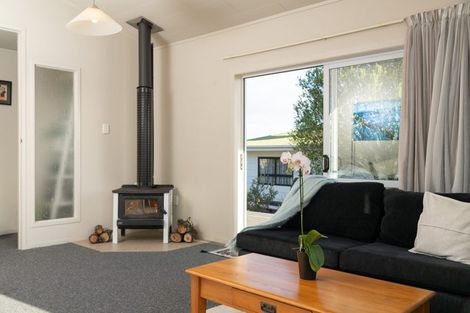 Photo of property in 6 Manukau Road, Raglan, 3225