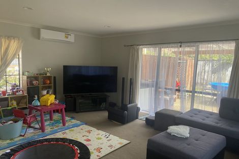 Photo of property in 5 William Woods Court, Flat Bush, Auckland, 2016
