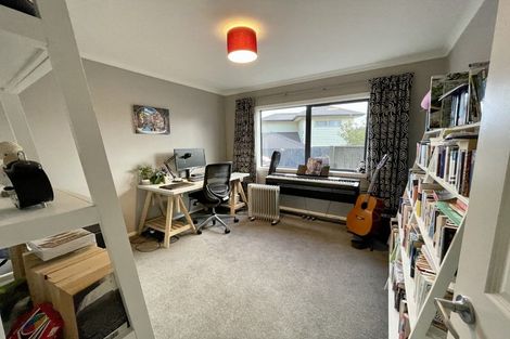 Photo of property in 4 Cresswell Place, Johnsonville, Wellington, 6037