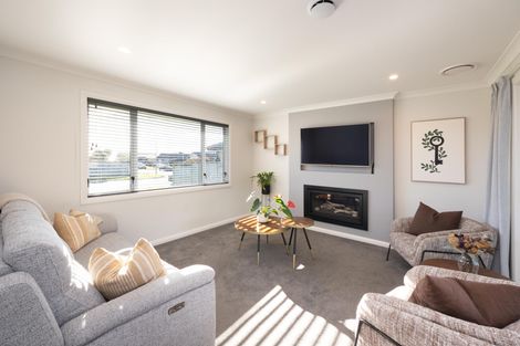 Photo of property in 6 Atlantic Drive, Fitzherbert, Palmerston North, 4410