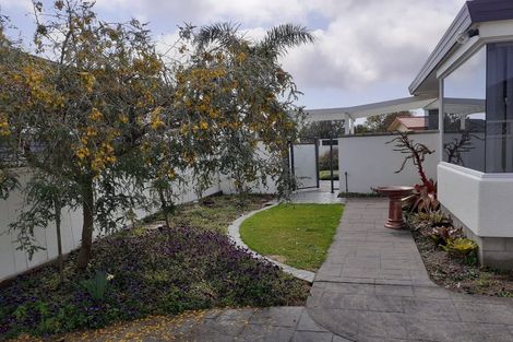 Photo of property in 12 Shelter Grove, Frankleigh Park, New Plymouth, 4310