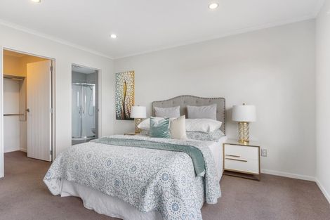 Photo of property in 68a Hutchinsons Road, Bucklands Beach, Auckland, 2014