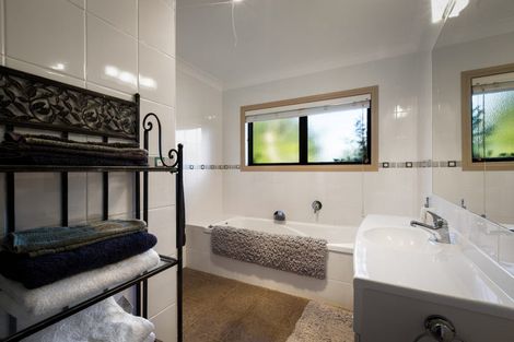 Photo of property in 80 Koutunui Road, Athenree, Katikati, 3177