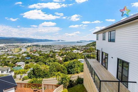 Photo of property in 8 Poto Road, Normandale, Lower Hutt, 5010