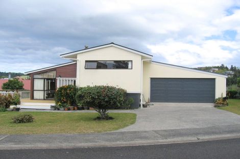 Photo of property in 104 Chevron Crescent, Whangamata, 3620
