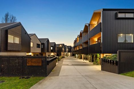 Photo of property in 28 Dawnhaven Drive, Te Atatu Peninsula, Auckland, 0610