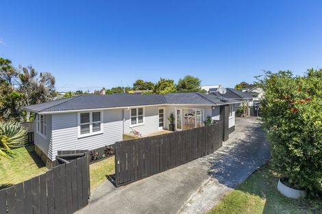 Photo of property in 48 Longburn Road, Henderson, Auckland, 0610