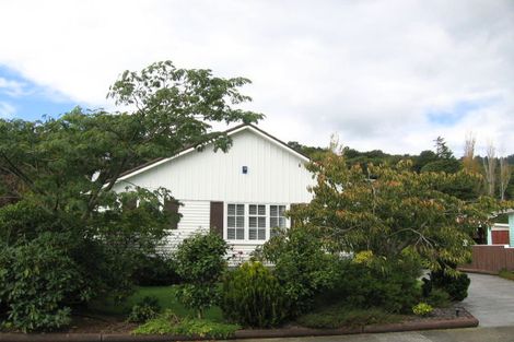 Photo of property in 19 Deller Grove, Silverstream, Upper Hutt, 5019