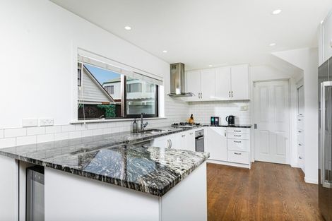 Photo of property in 2/27 Milford Road, Milford, Auckland, 0620