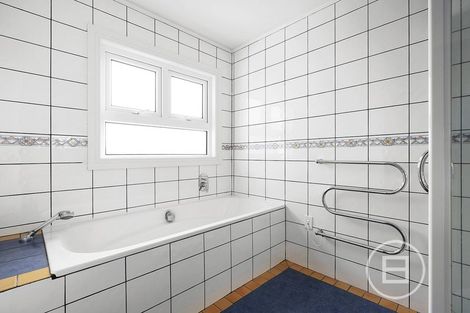 Photo of property in 1 Basra Drive, Henderson, Auckland, 0612