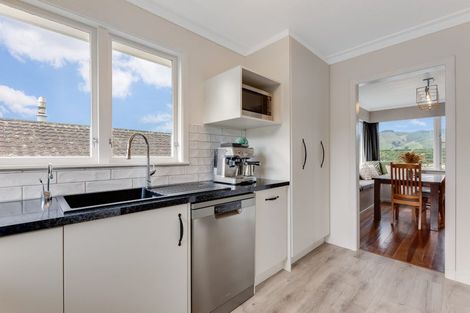 Photo of property in 39 Saint Johns Terrace, Tawa, Wellington, 5028