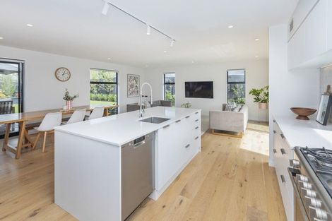 Photo of property in 7 Winning Post Place, Halswell, Christchurch, 8025