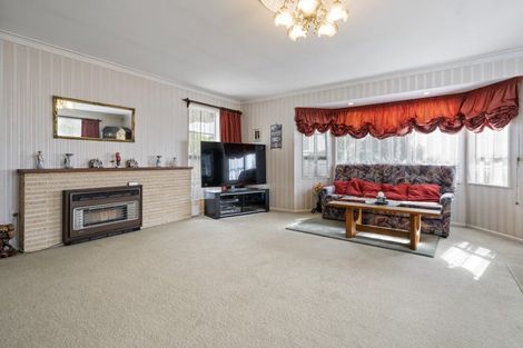 Photo of property in 17 Waddington Drive, Naenae, Lower Hutt, 5011