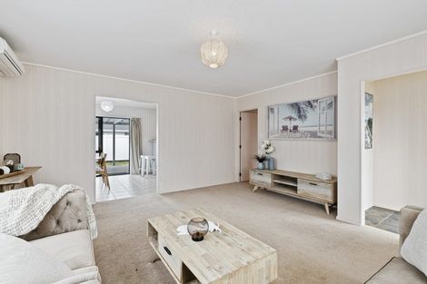 Photo of property in 15a Edward Avenue, Orewa, 0931