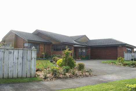 Photo of property in 17 Greenwood Place, Fitzherbert, Palmerston North, 4410