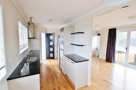 Photo of property in 4 Juniper Road, Sunnynook, Auckland, 0620