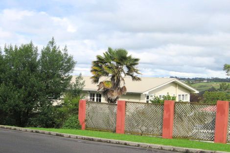 Photo of property in 13 Pohutukawa Avenue, Shelly Park, Auckland, 2014