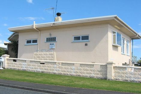 Photo of property in 70 Queens Road, Glen Avon, New Plymouth, 4312