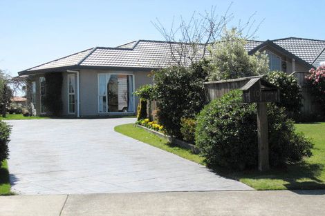 Photo of property in 10 Glen Loch Place, Paraparaumu, 5032