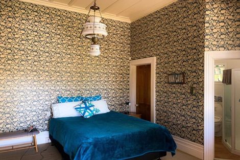 Photo of property in 5 Queen Street, Northcote Point, Auckland, 0627