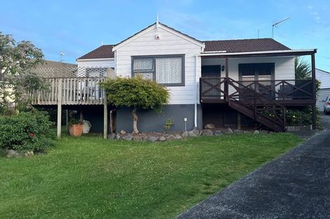 Photo of property in 32 Marendellas Drive, Bucklands Beach, Auckland, 2014
