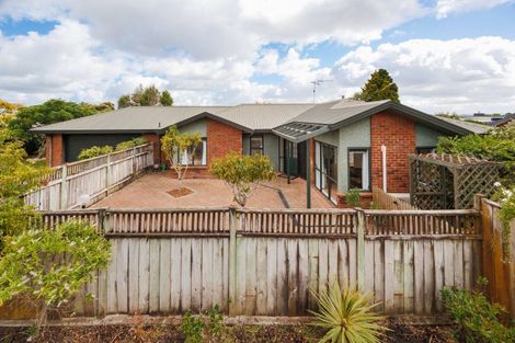 Photo of property in 127 Summerhill Drive, Fitzherbert, Palmerston North, 4410