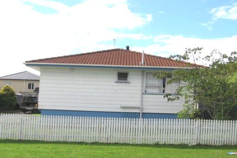 Photo of property in 13 Solea Road, Sunnyvale, Auckland, 0612