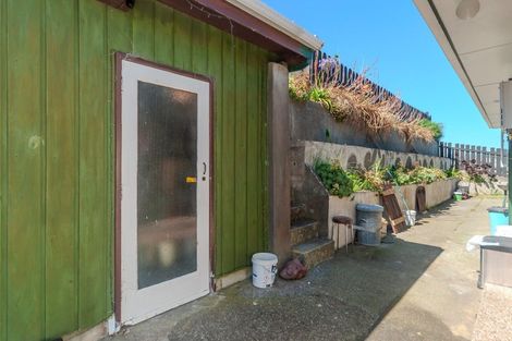 Photo of property in 28 Huntingdon Street, Northland, Wellington, 6012
