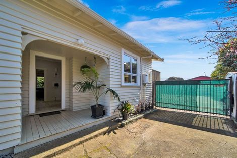 Photo of property in 72 Broadway, Waitara, 4320