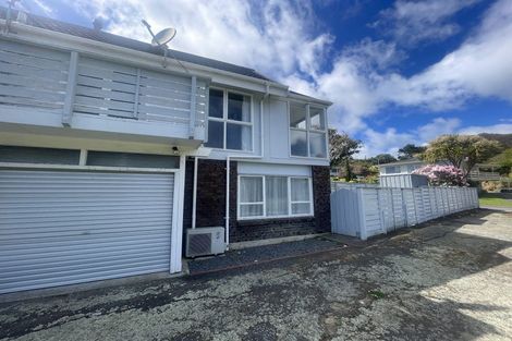 Photo of property in 15 Burdendale Grove, Churton Park, Wellington, 6037