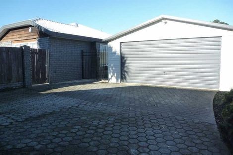 Photo of property in 17 Honeysuckle Place, Northcote, Christchurch, 8052