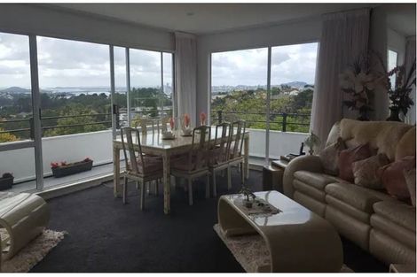 Photo of property in 28 Murano Place, Chatswood, Auckland, 0626