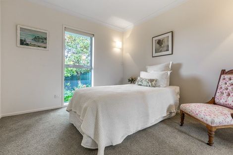 Photo of property in 1/5 Hanlon Crescent, Narrow Neck, Auckland, 0624