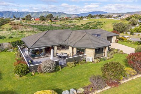 Photo of property in 11 Barrett Drive, Waikanae Beach, Waikanae, 5036