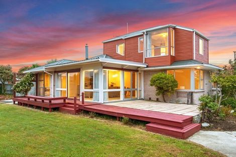 Photo of property in 19 Tenby Place, Avondale, Christchurch, 8061