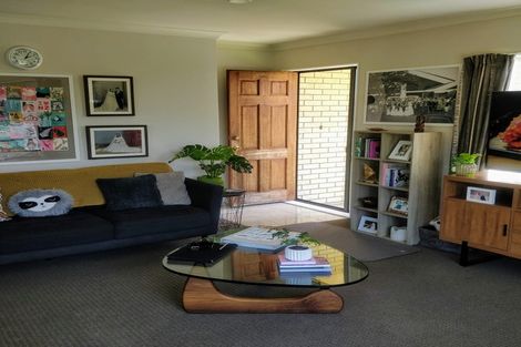 Photo of property in 102a Pah Road, Papatoetoe, Auckland, 2025