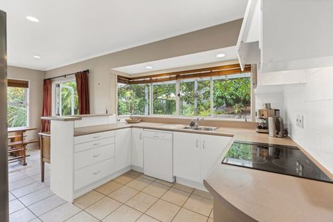 Photo of property in 31 Robbies Road, Shelly Park, Auckland, 2014