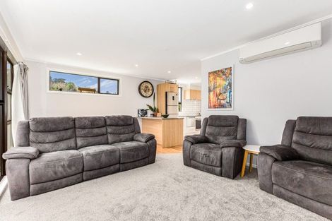 Photo of property in 9a City View Grove, Harbour View, Lower Hutt, 5010